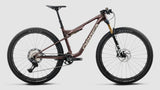 Bicicletas MTB XC Orbea Oiz M10 2027 Burning Ashes C. View Matt/Ivory White Gloss